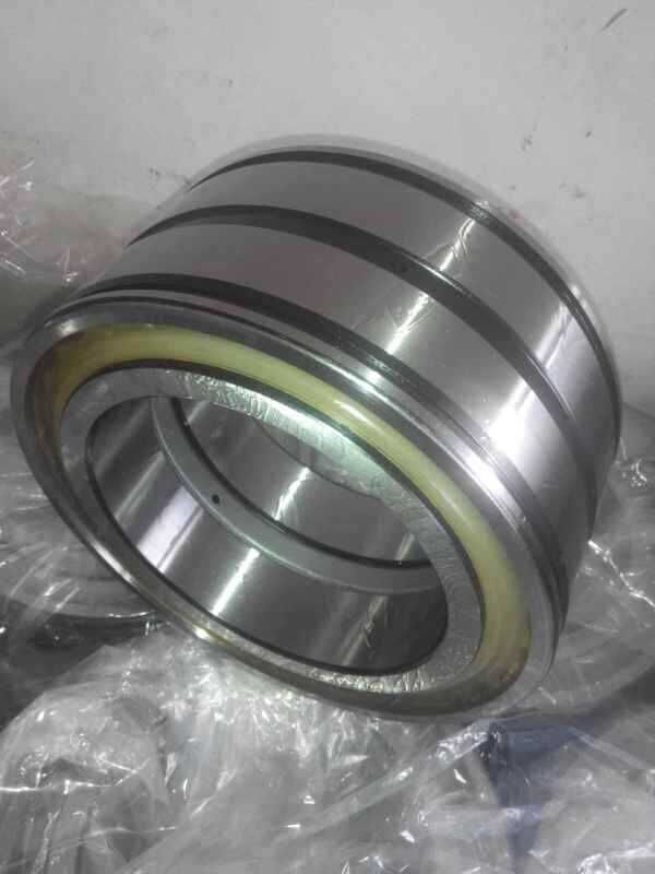Full complement cylindrical roller bearing NCF 2238 V