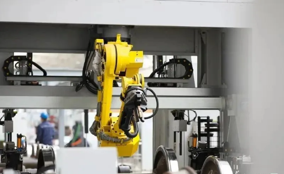 China's first unmanned railway bearing press line put into use in Shaanxi.png