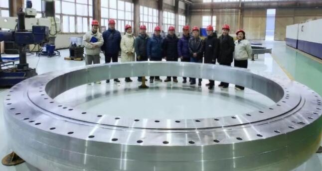 China's first set of three-row cylindrical roller slewing bearings with an outer diameter of 4.6 meters and high radial load capacity has passed acceptance testing.jpg China's first set of three-row cylindrical roller slewing bearings with an outer diameter of 4.6 meters and high radial load capacity has passed acceptance testing.jpg